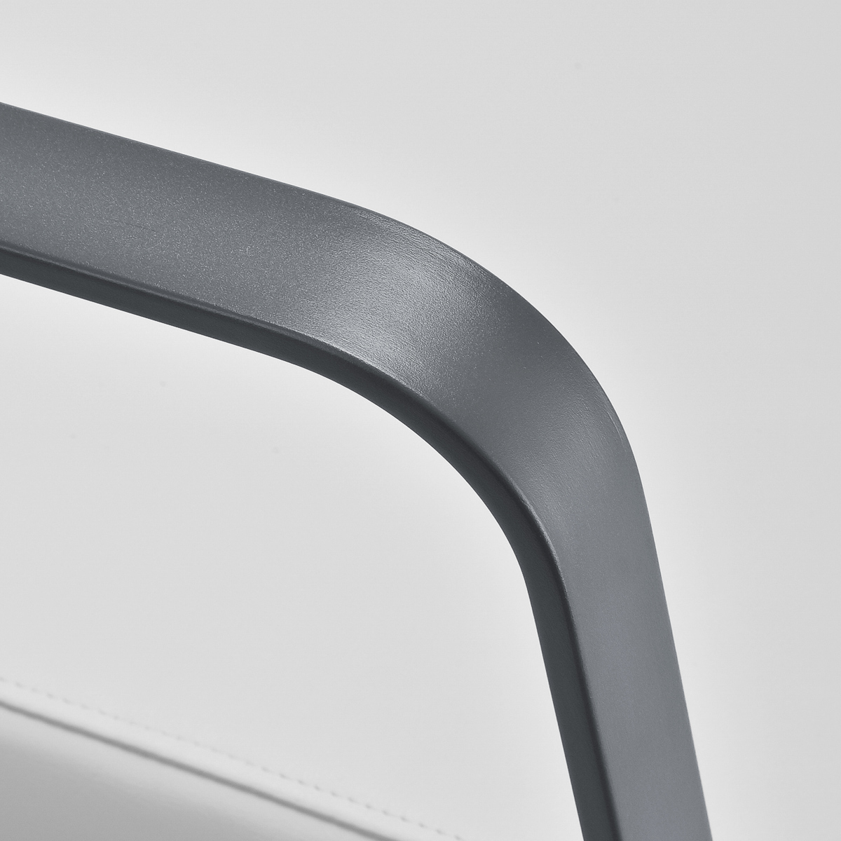 Kadernícke kreslo Gabbiano Porto sivo-biele