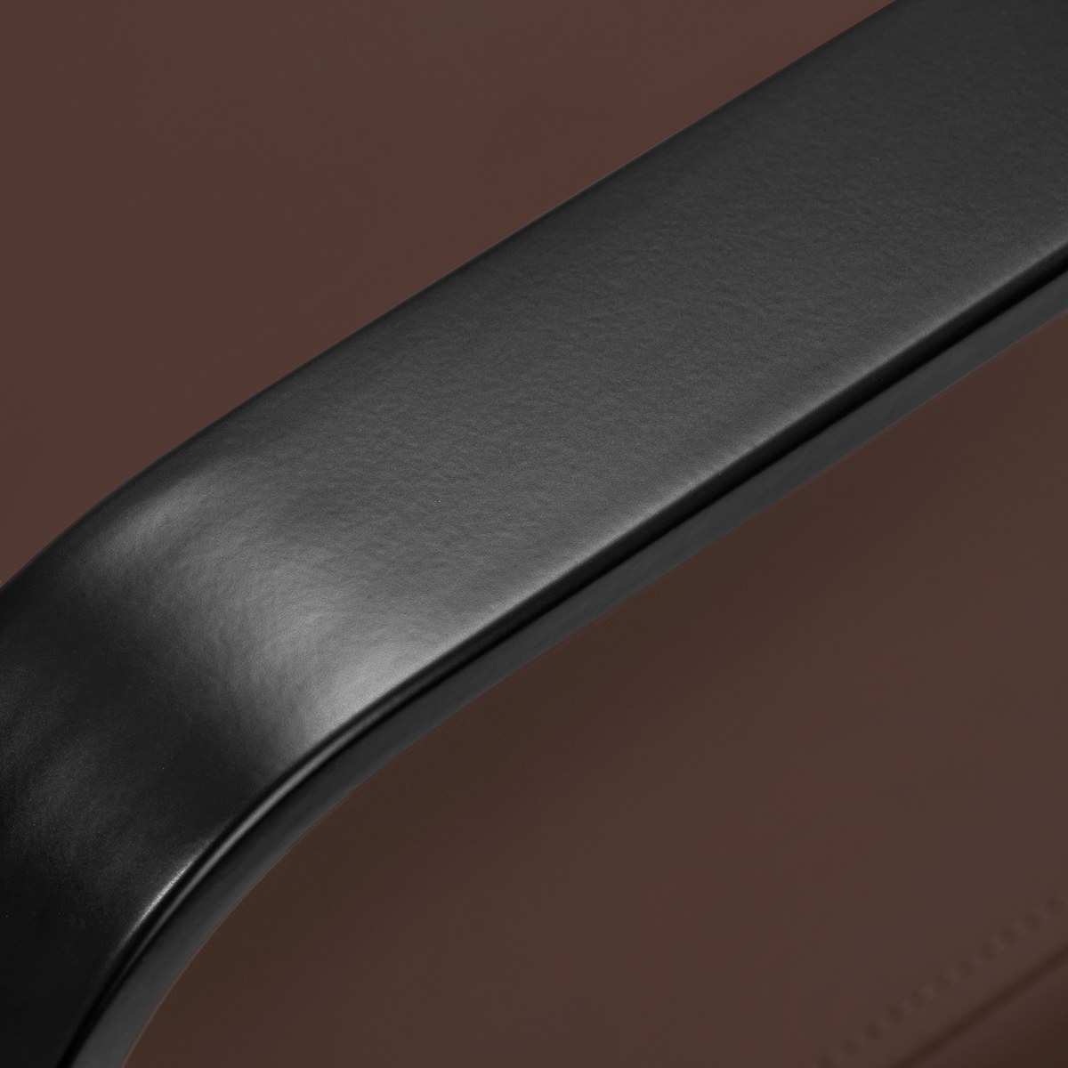 Kadernícke kreslo Gabbiano Porto v čiernej čokoládovej farbe