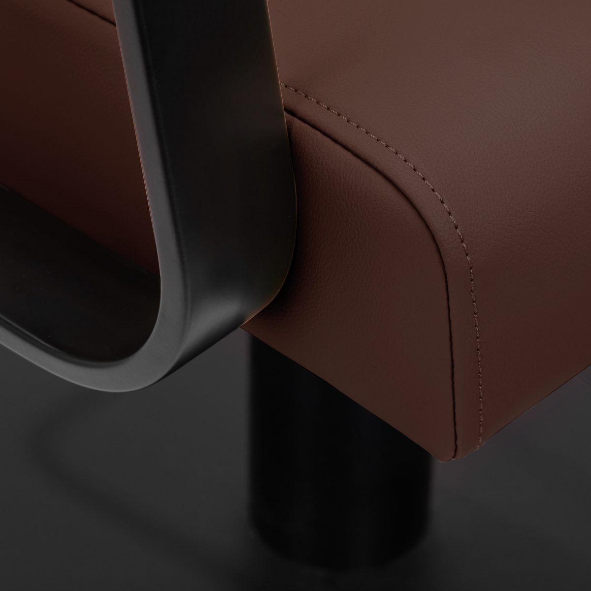 Kadernícke kreslo Gabbiano Porto v čiernej čokoládovej farbe