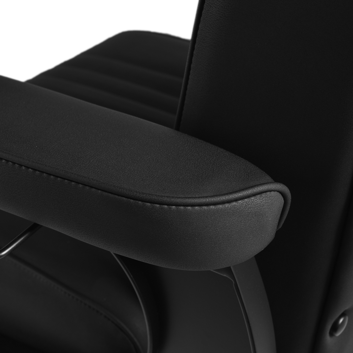 Čierne holičské kreslo Gabbiano Levi s čiernym rámom a bez prešívania na operadle