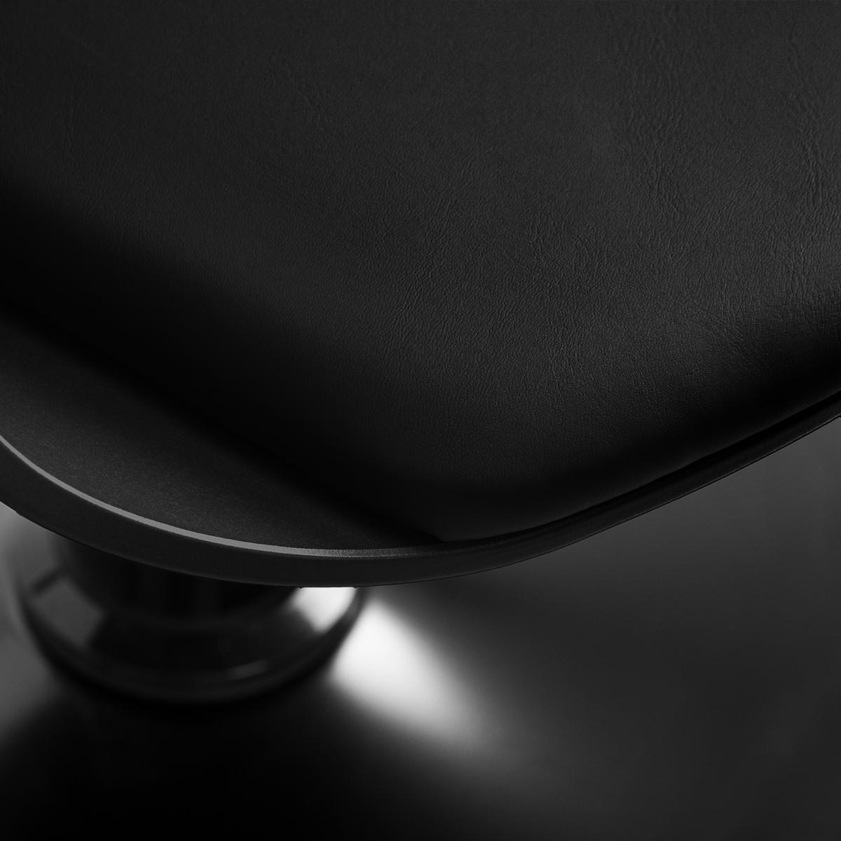 Kadernícke kreslo Hair System Halo noir čierne