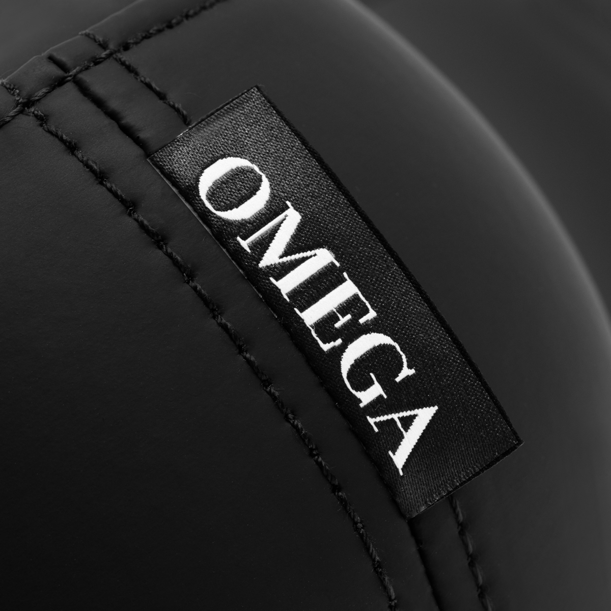 Omega Supremo otočná stolička čierna