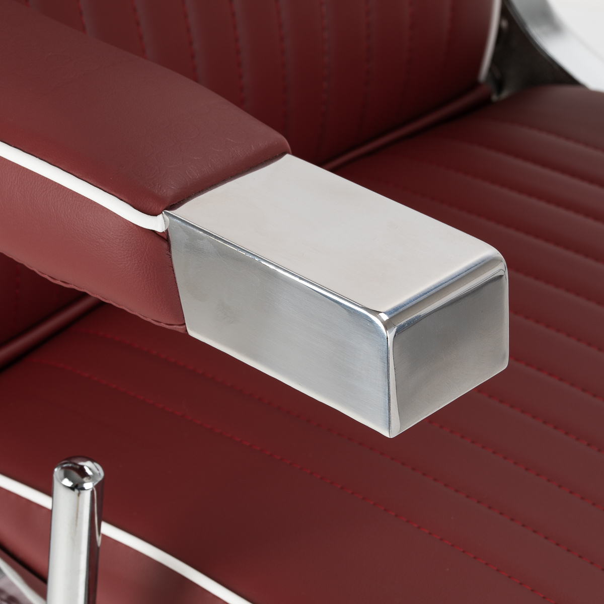 Holičské kreslo Gabbiano Visionerio s červeným chrómovým rámom